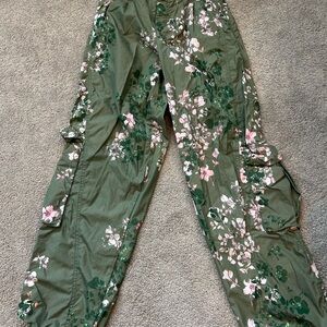 NWOT- FP movement floral green women's cargo pants